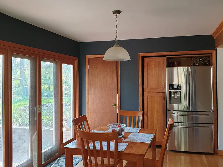Eat-in kitchen