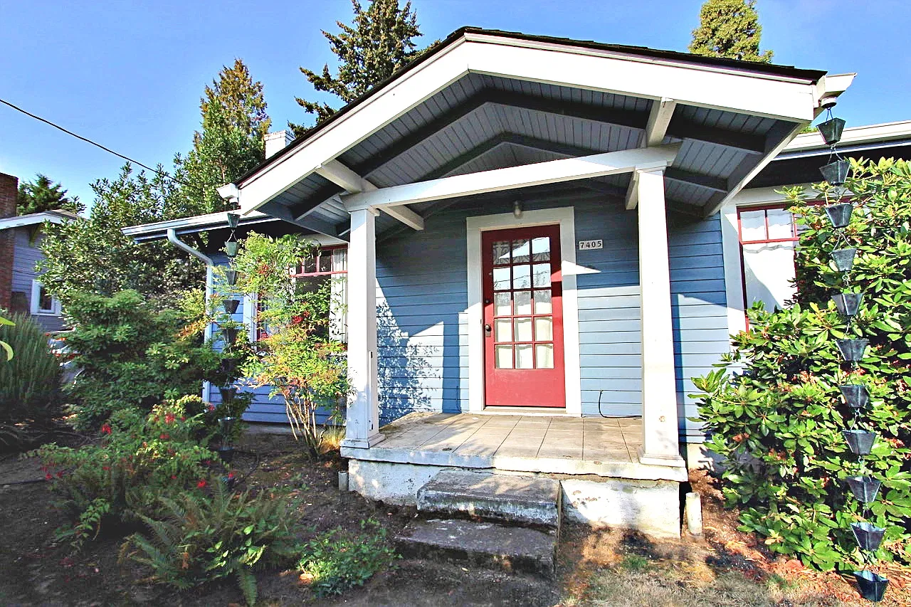 3 bed, 1.5 bath, 920 sqft, $2,500 — Photo 1