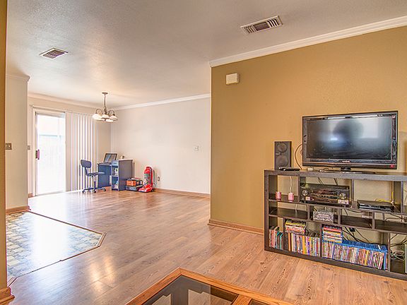 4th image of 810 Keyser Dr