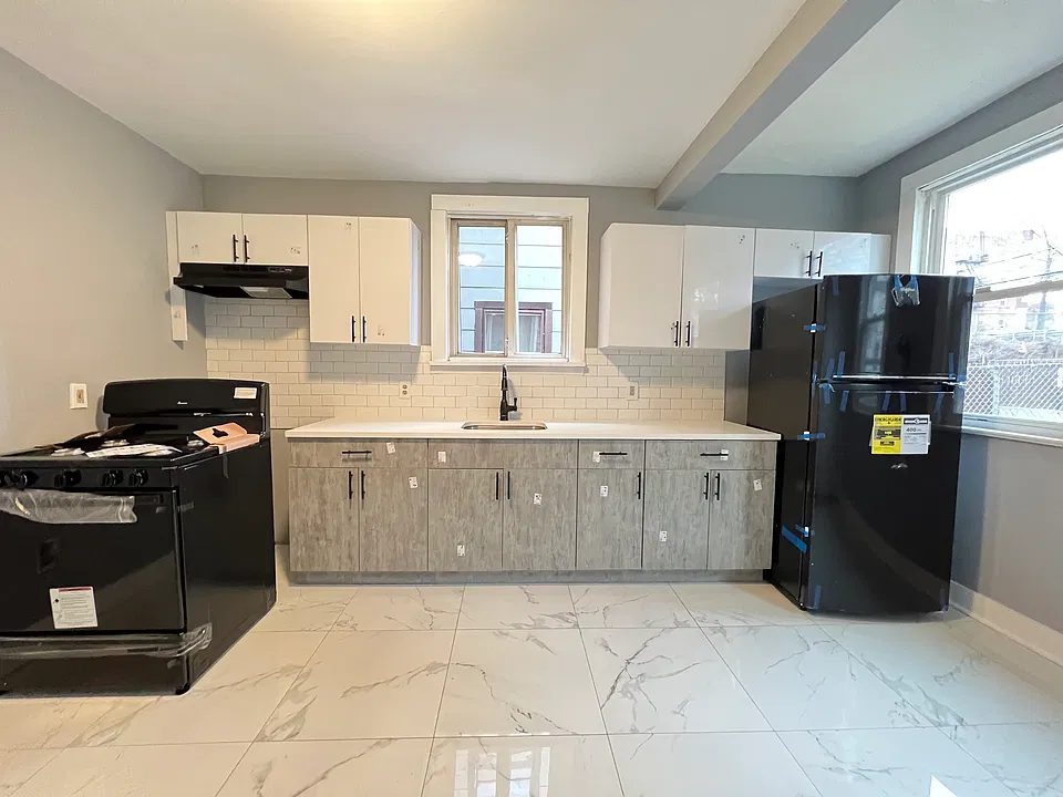 185 N Munn Ave #3