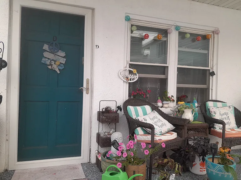 252 E Davis Ave #D — Photo 2