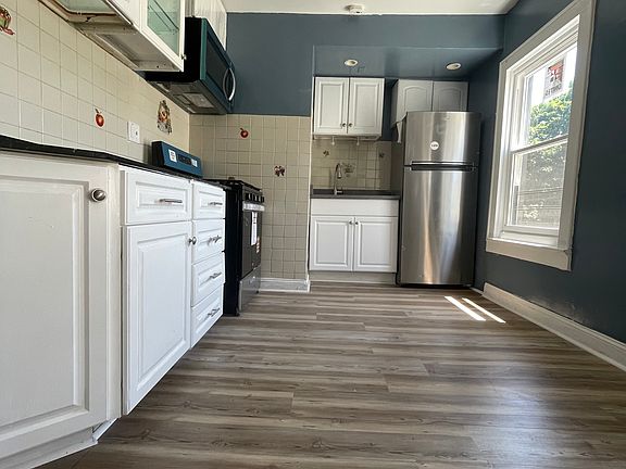 4th image of 25 S 10th Ave Floor 2