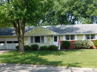 412 S Jones Ave, Maquoketa, IA 52060