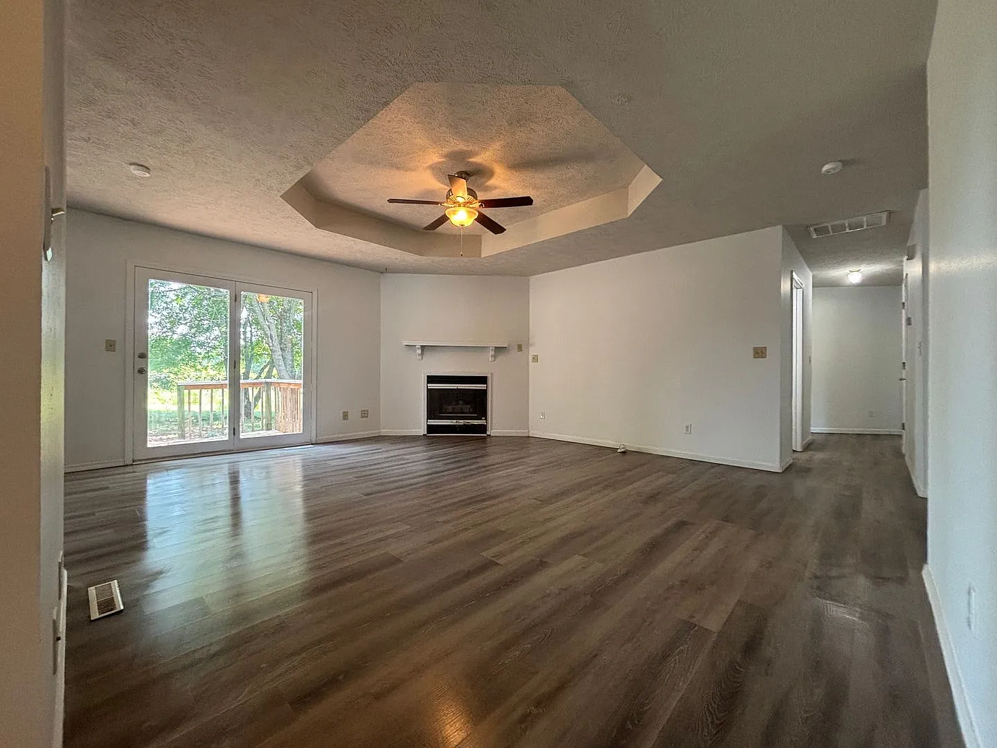 Beautiful 3 bedroom 2 bath home 2 car garage! — Photo 3