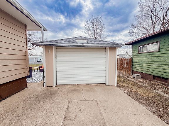 5th image of 105 W 8th St