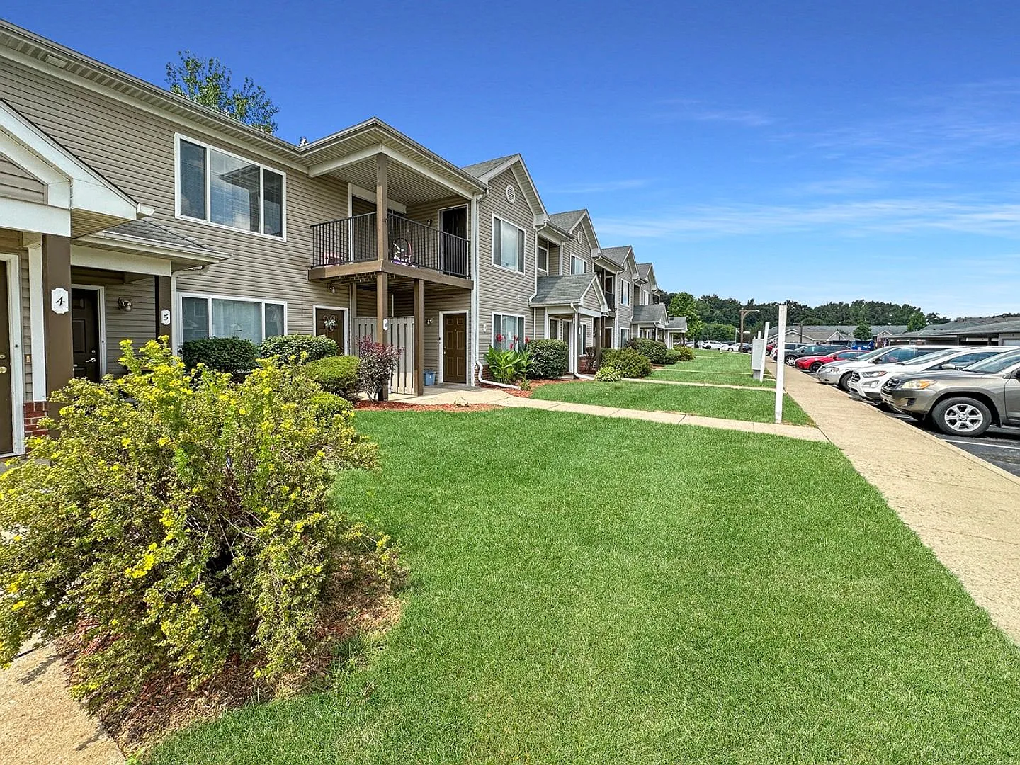 Battle Creek 3 Bedroom / 2 Bath Apartment Available Now! — Photo 4
