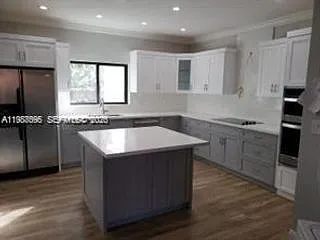 1023 SW 12th Ct — Photo 8