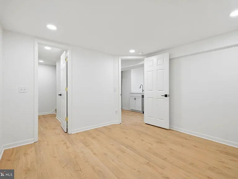 414 Madison Ct SE — Photo 20