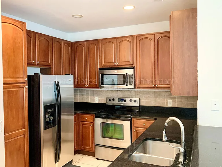 2460 Grand Central Pkwy #13 — Photo 11