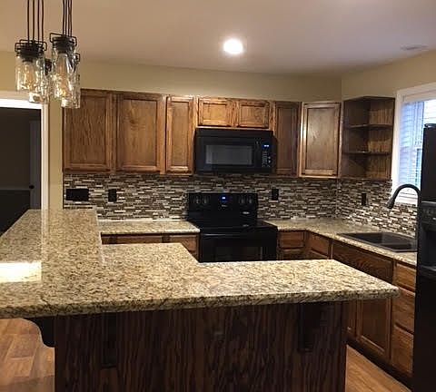 5th image of 905 Stacy Cir