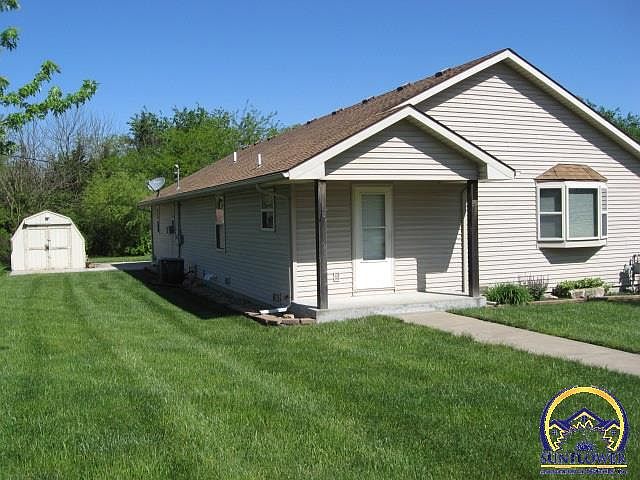 2nd image of 3353 SE Highland Ave