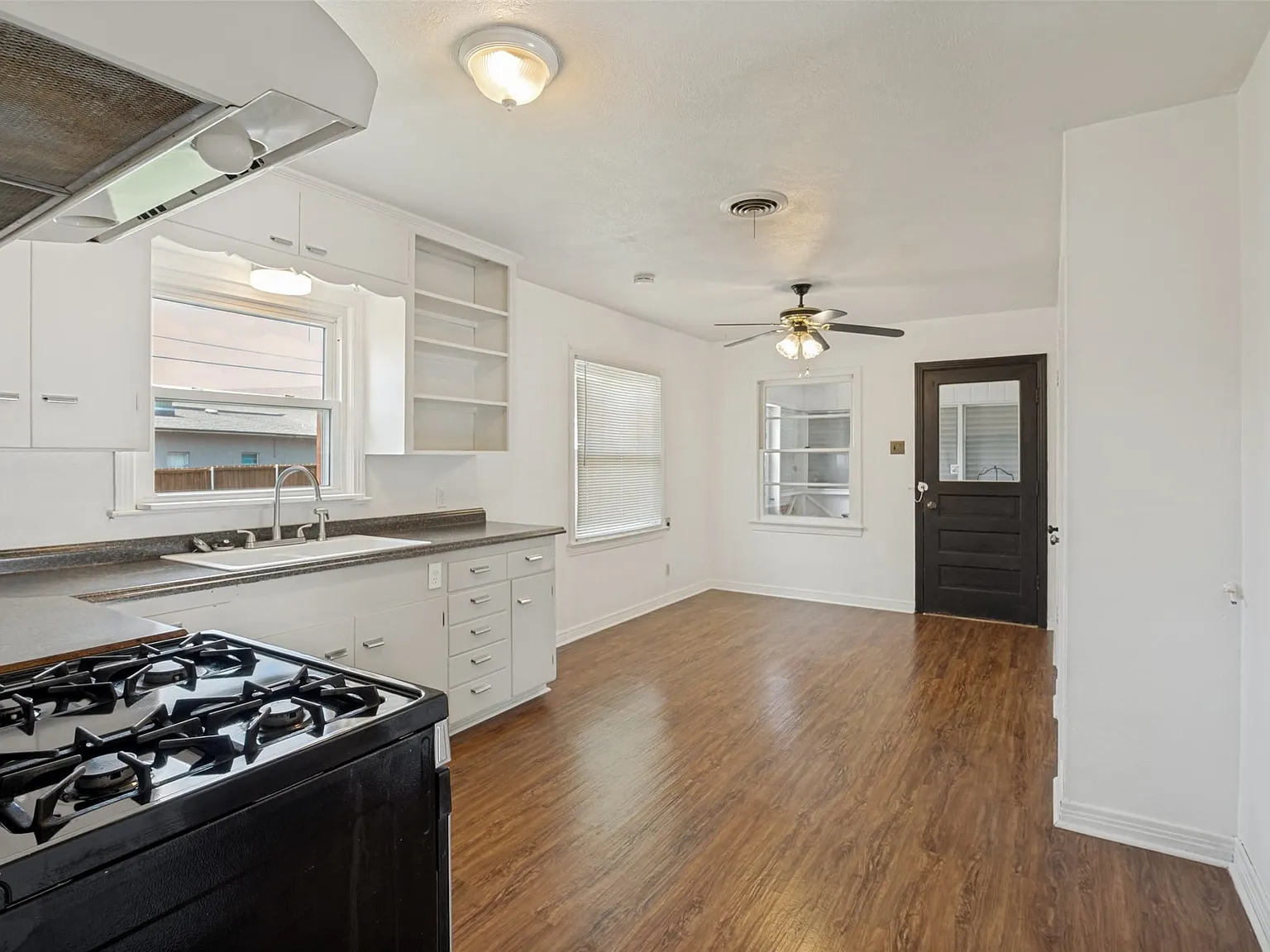 2 bed, 1.0 bath, 890 sqft, $1,650 — Photo 4