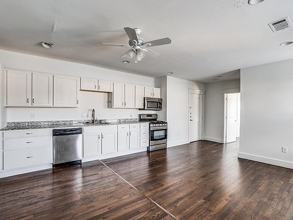 3rd image of 626 W 10th St #624