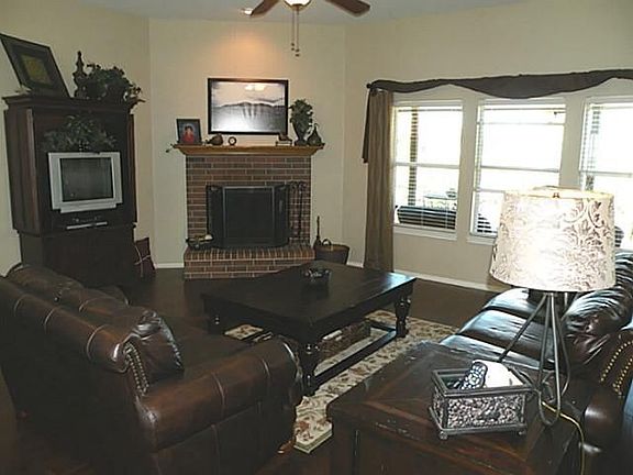 4th image of 2506 Silver Maple Dr