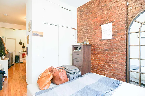 Rented by City Connections Realty | media 26