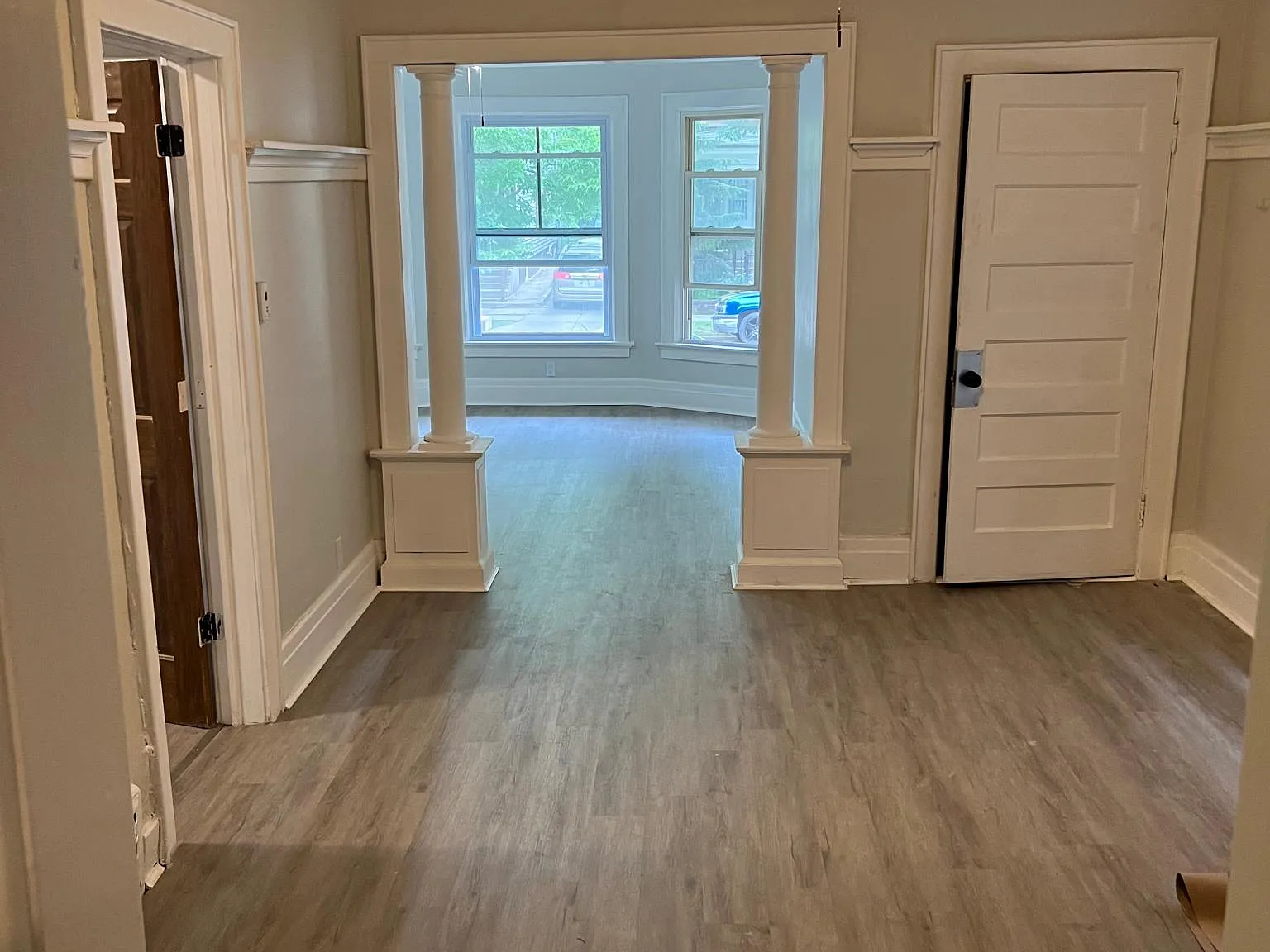 1223 W Walker St — Photo 4