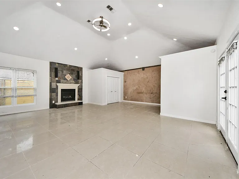 15719 Baytree Dr — Photo 13