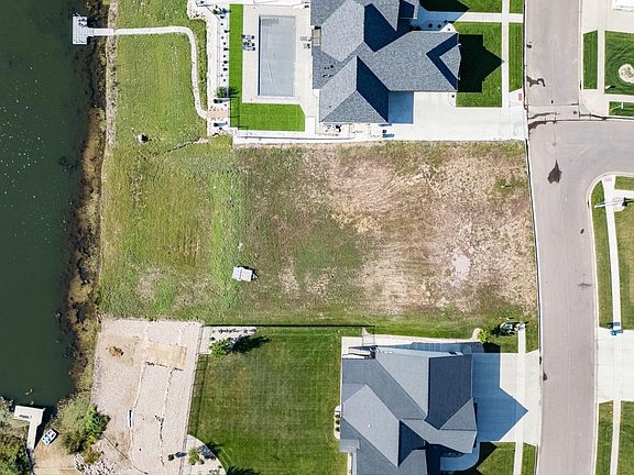 4th image of 301 S Waterside Cir