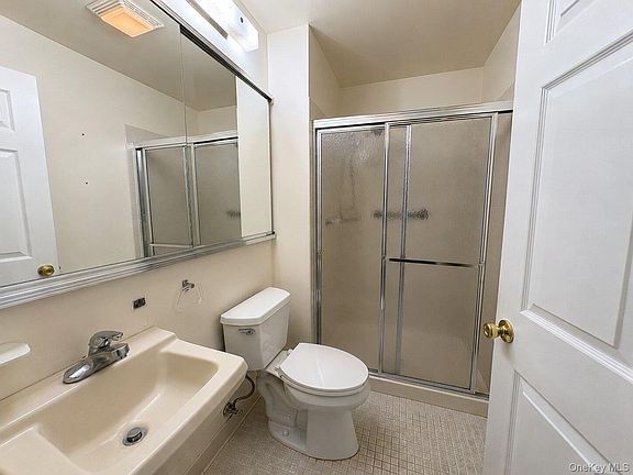 5th image of 2555 Youngs Avenue #3C