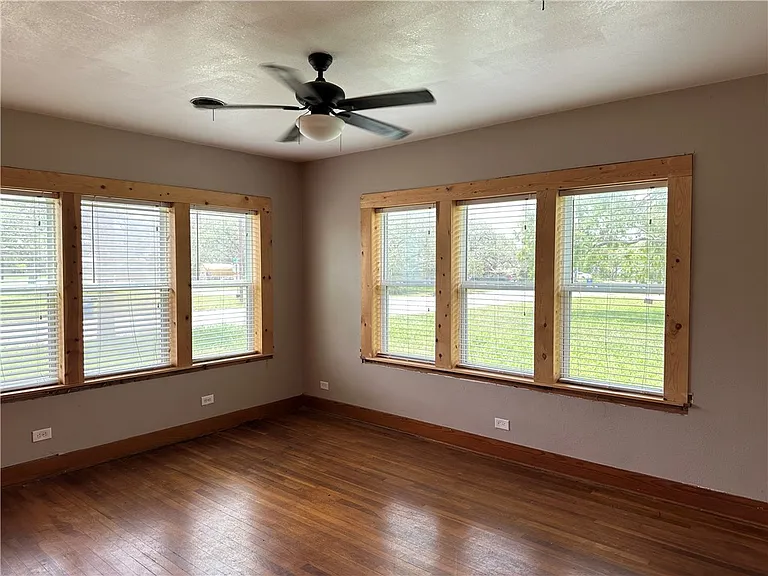 1005 E Fulton St — Photo 3