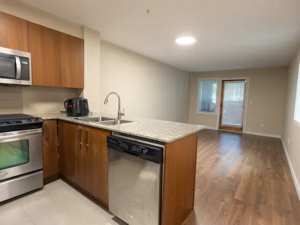 5665 Irmin St #102, Burnaby, BC V5J 0C4