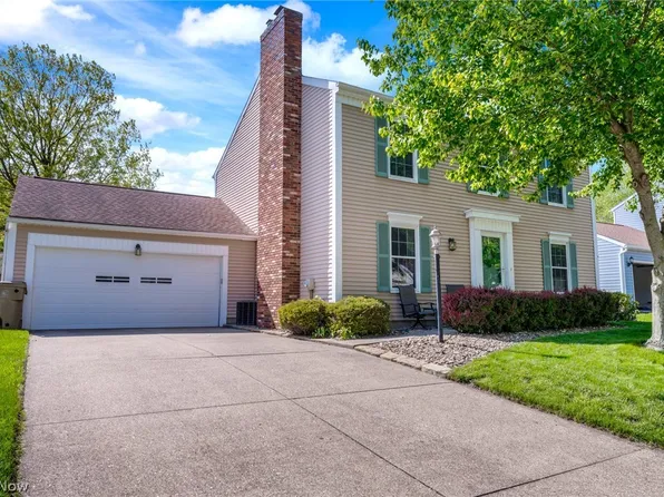 2338 Plymouth Ln, Cuyahoga Falls, OH 44221