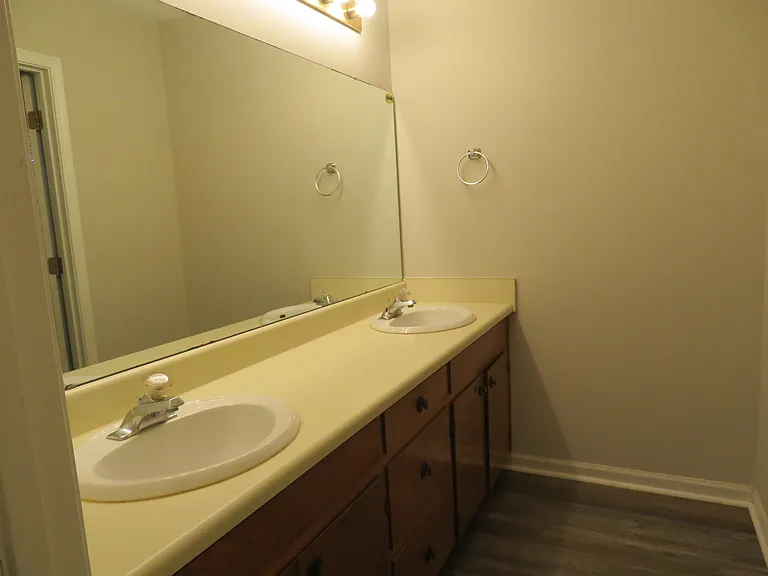 2207 Annandale Dr — Photo 10
