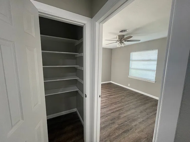 2113 Cloverdale St — Photo 15
