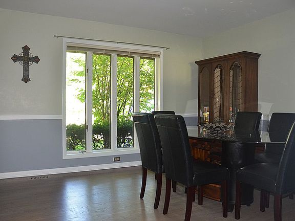 4th image of 1S271 White Oak Dr