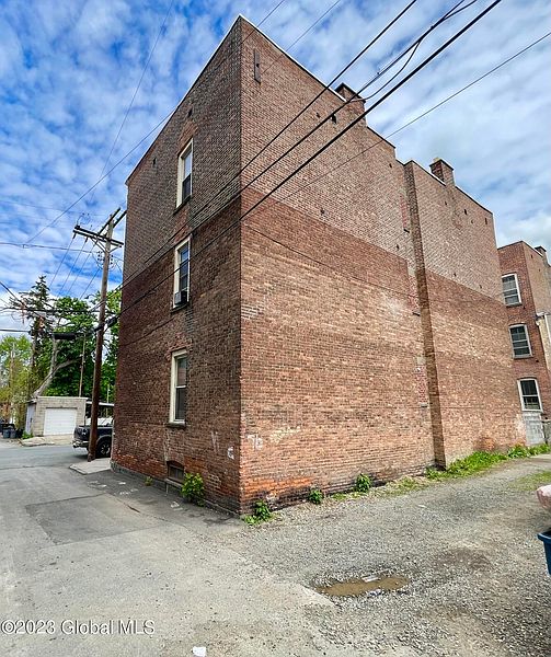 3rd image of 90 Jefferson Street