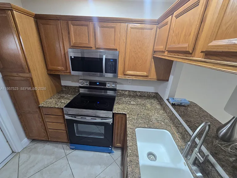 5151 W Oakland Park Blvd #303 — Photo 16
