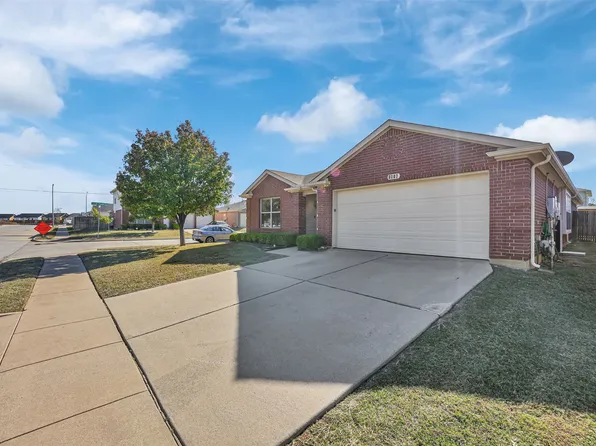 1816 Crested Butte Dr, Fort Worth, TX 76131