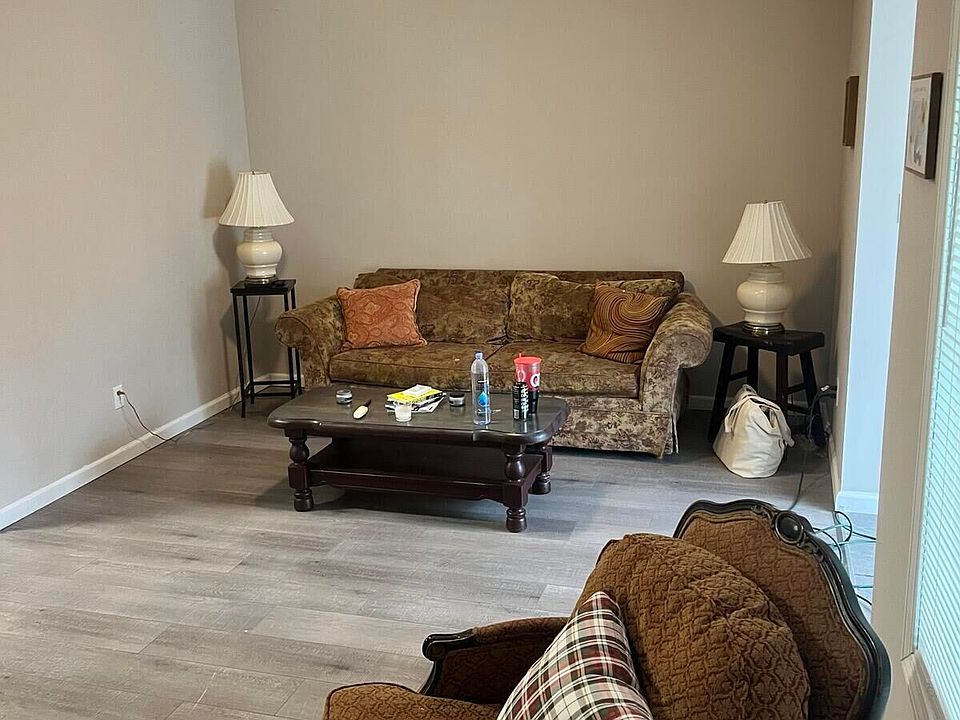 2nd image of 607 Charlotte Pl NW