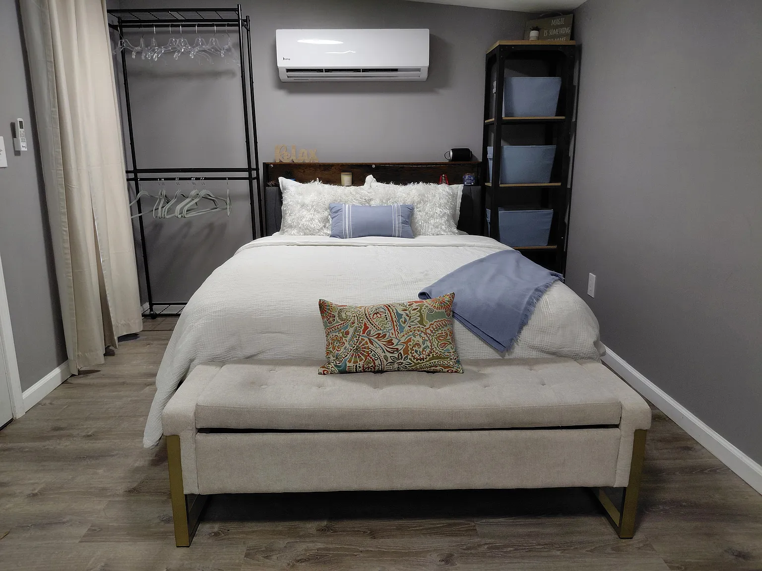 Studio, 300 sqft, $1,400 — Photo 1