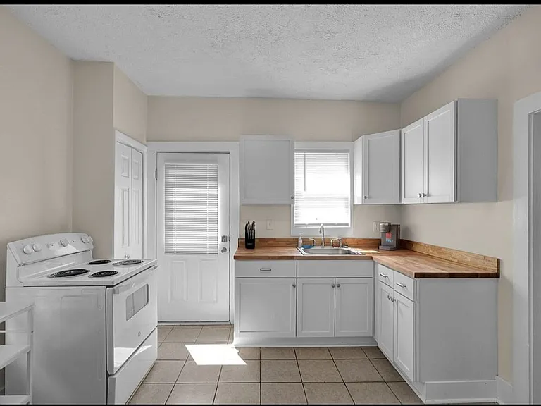 1814 Hercules Ave — Photo 2