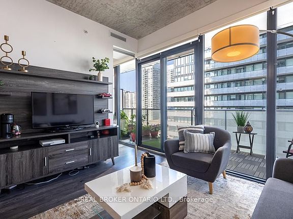 4th image of 185 Roehampton Ave S #1601