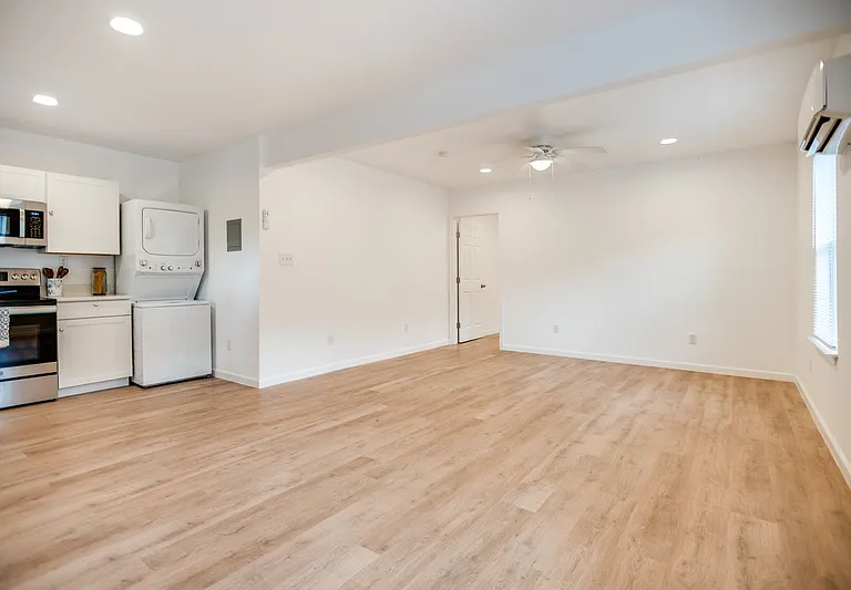 905 W Abram St #4 — Photo 3