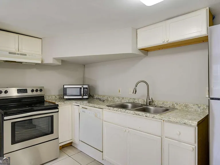 1459 Hartford Ave SW — Photo 3