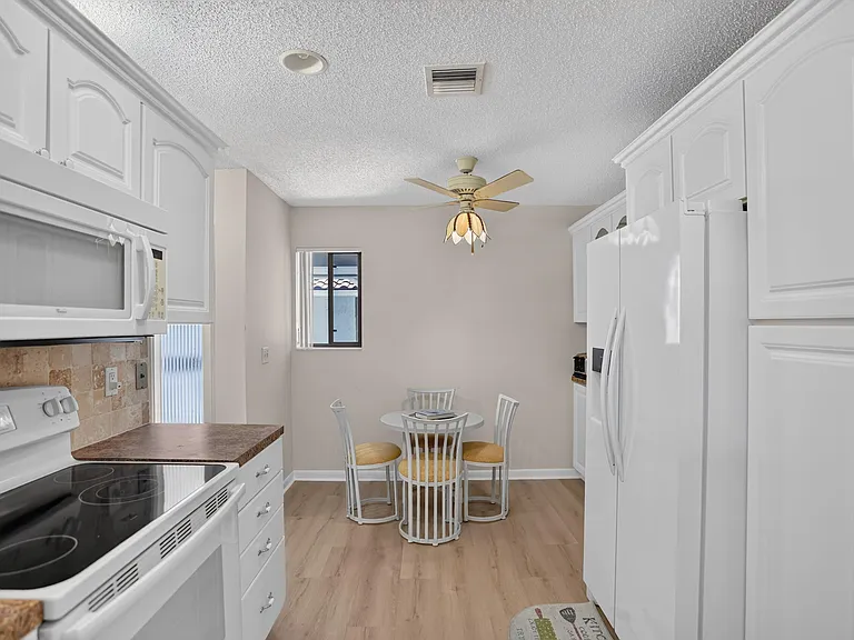 65 Pelican Pointe Dr #2030 — Photo 18