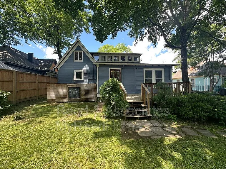 1042 Blythe St — Photo 15