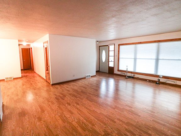 4th image of 708 Palladium Dr E
