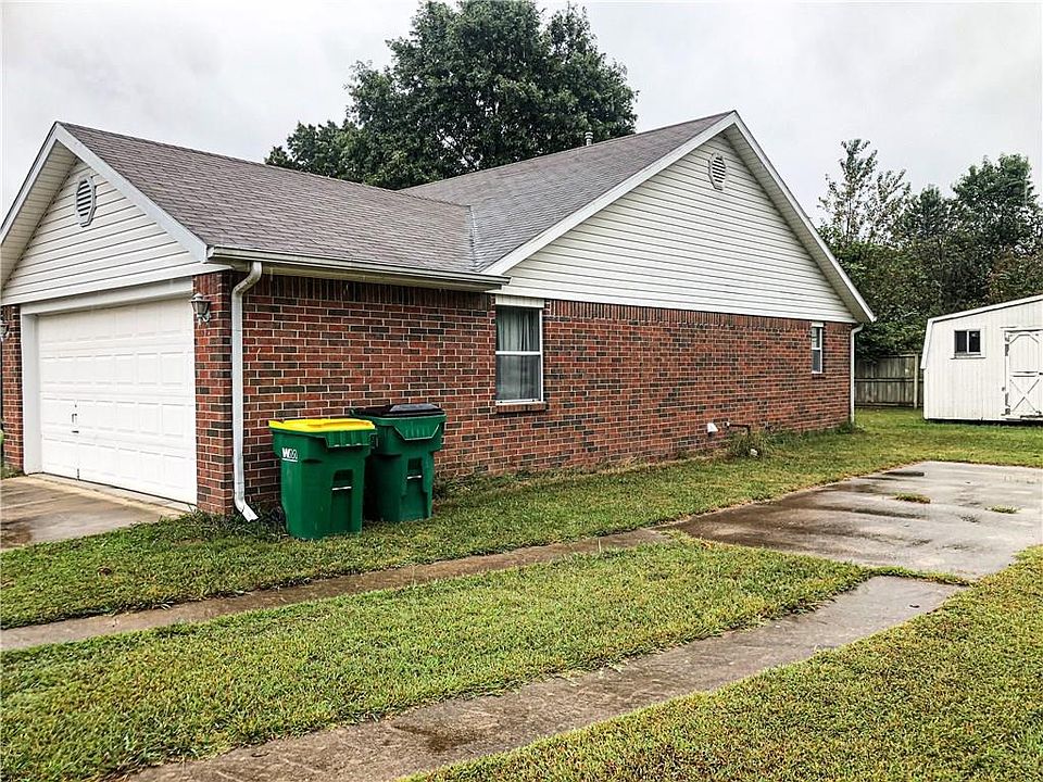 2nd image of 3003 Karen Ave