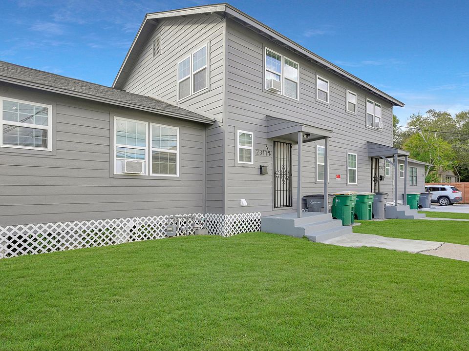 1st image of 2311 N Louis St #1/2