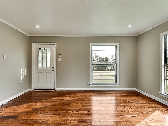 4th image of 3521 W Jefferson Blvd