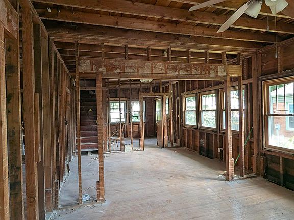 3rd image of 858 S 34th St