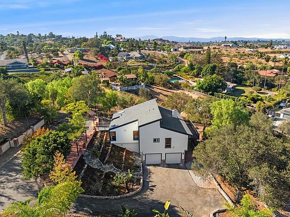 2nd image of 335 Morro Hills Rd