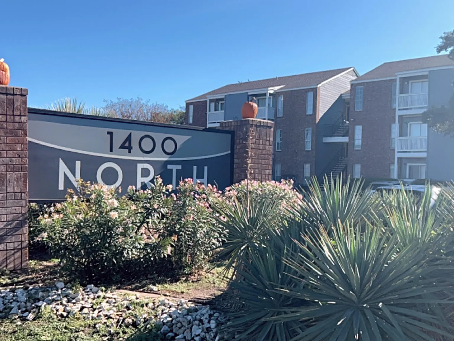 1400 North Apartments — Photo 2