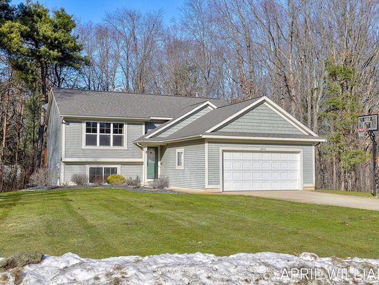 6919 Pinestead Ct, Allendale, MI 49401