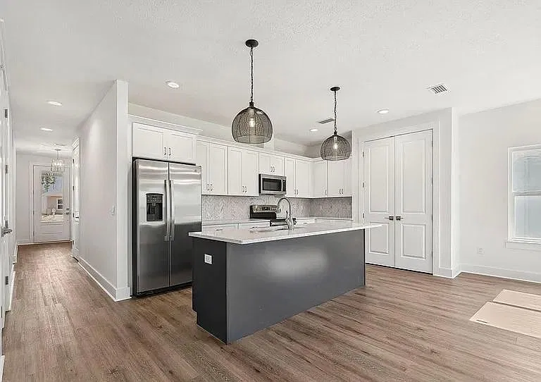 4 bed, 1835 sqft, $2,700 — Photo 2