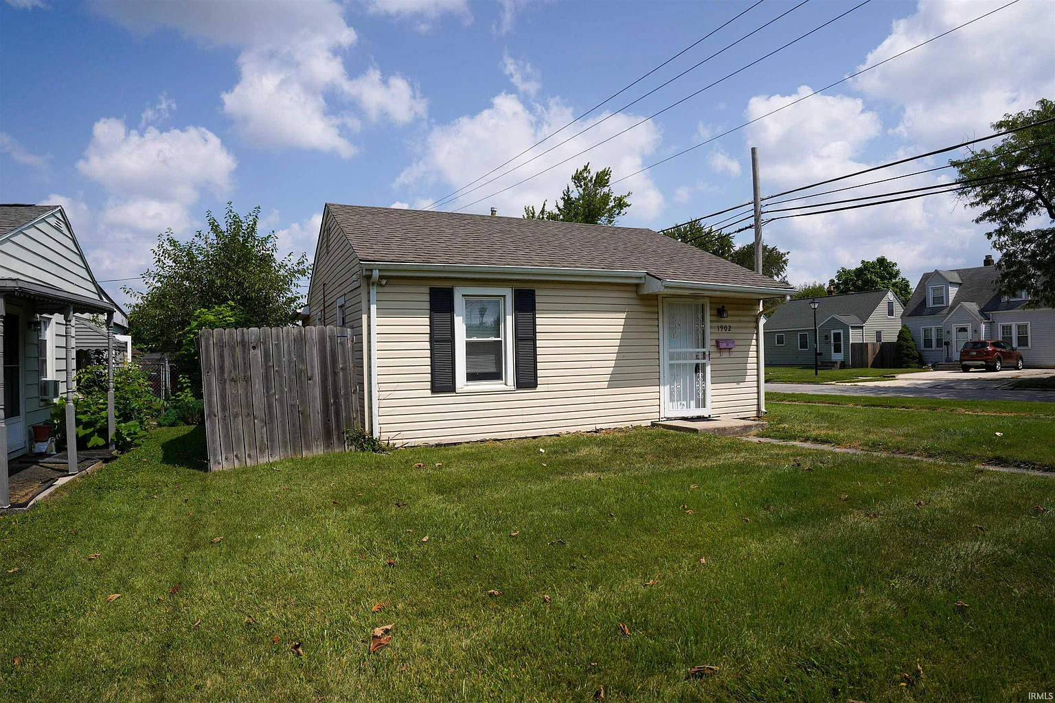 1902 Emma Ave photo 1